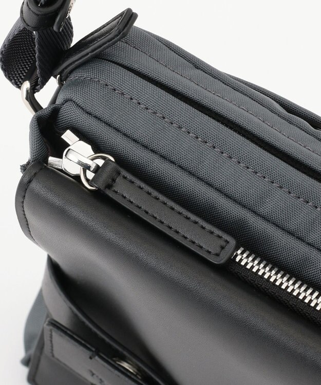 Y'SACCS ベルトスクエアミニマムショルダーバッグ グレー