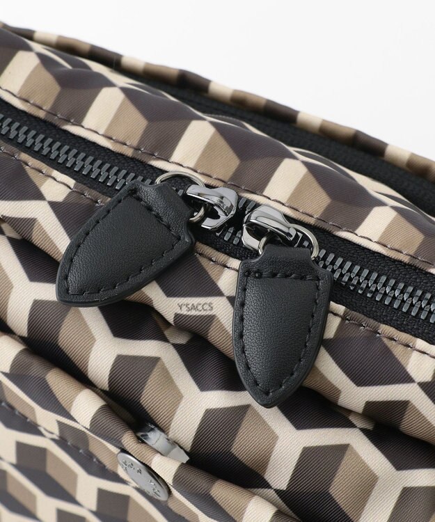 Y'SACCS キュービックモノグラム　スクエアショルダー チョコ