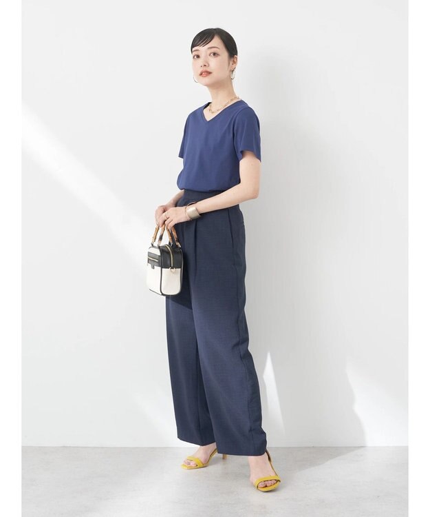 earth music&ecology ＶネックＴシャツ（汗じみ防止） Off White