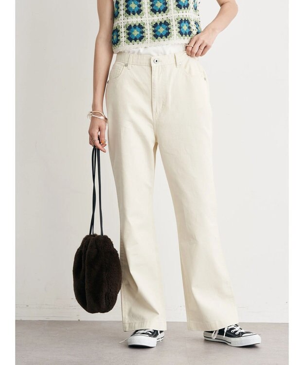 earth music&ecology カラーフレアパンツ Ivory