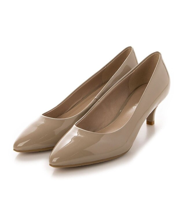 MODE ET JACOMO <carino>【レイン対応】エナメルプレーンパンプス ベージュエナメル