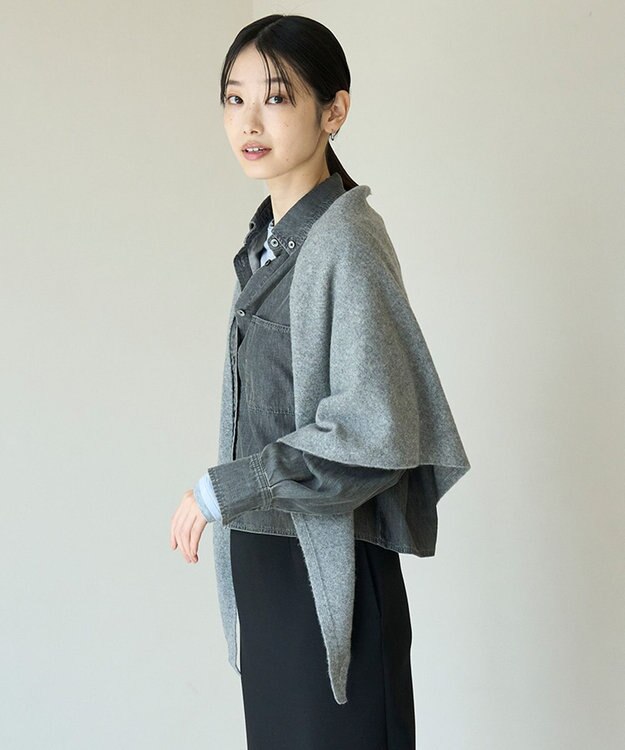 UNFILO 【WEB/一部店舗限定】ふわふわニット 三角ストール グレー