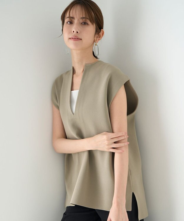 UNFILO フォルムニットジレ カーキ