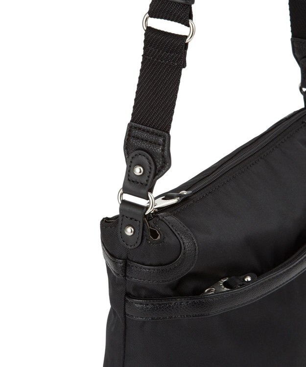 ACE BAGS & LUGGAGE PROGRES アベス ショルダーバッグ 縦型 20182 ブラック