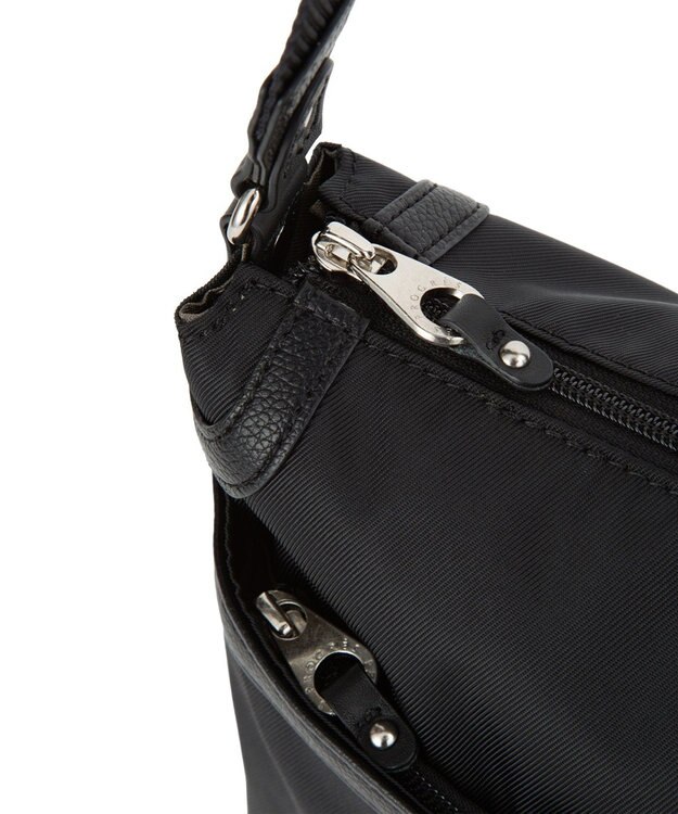 ACE BAGS & LUGGAGE PROGRES アベス ショルダーバッグ 縦型 20182 ブラック
