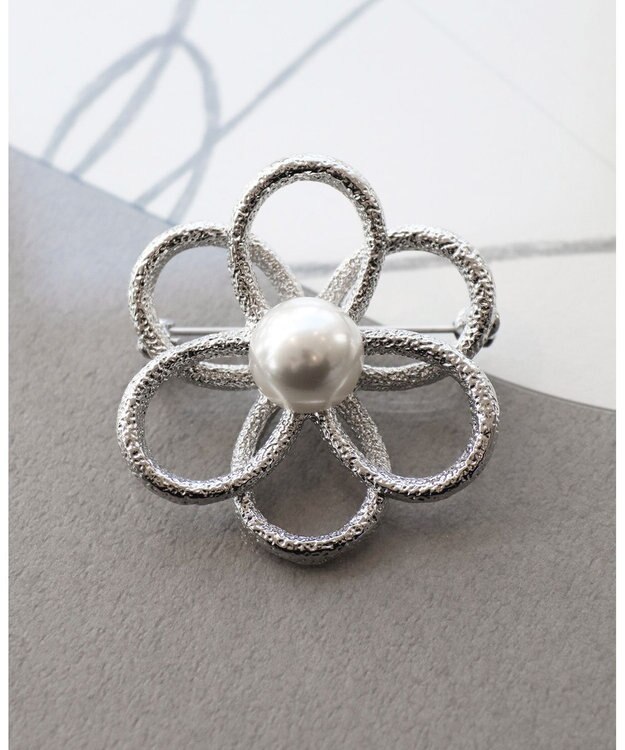 Tiaclasse 【安田美沙子さんスタイリングアイテム】フラワーモチーフブローチ シルバー