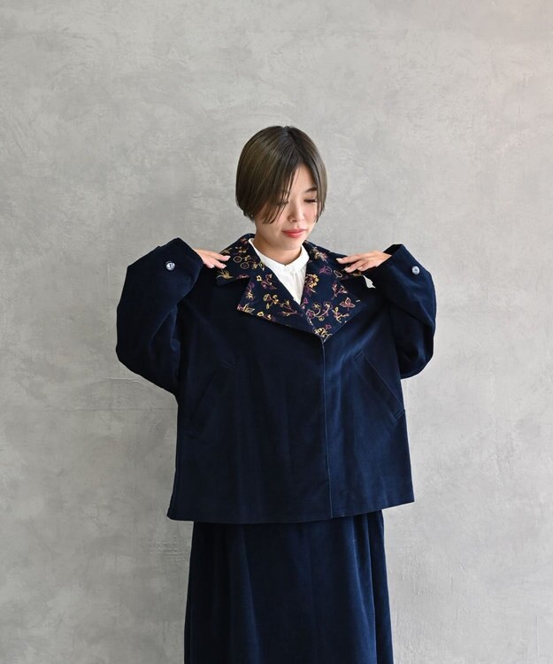 muuc 〈遠州織物の工場で織られた上質なコットンコーデュロイ生地〉花刺繍ショートコート（セットアップ可能） ネイビー