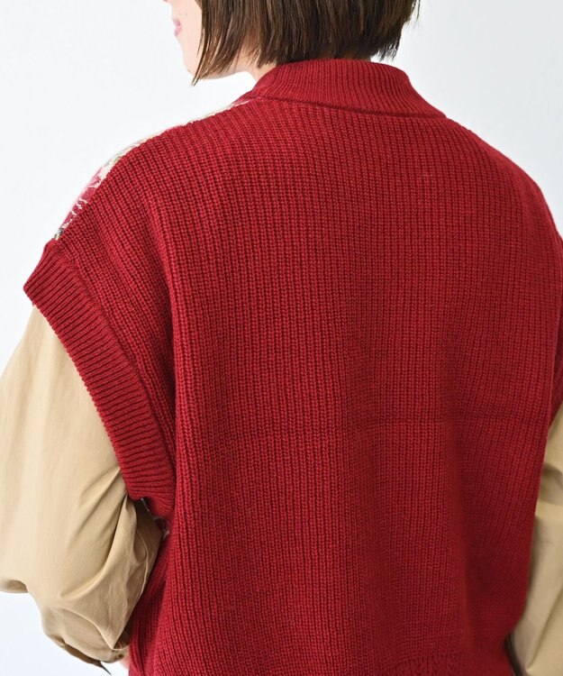 muuc 〈うっとり柔らか上質な極細繊維〉〈前身頃は希少なモヘアとシルク×後ろ身頃はウール100%〉フラワージャカード ベスト レッド