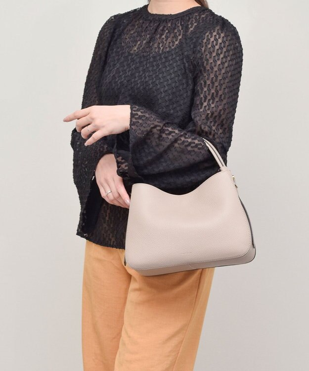 INTER-CHAUSSURES 【LORISTELLA】ミディアムサイズレザーハンドバッグ オーク