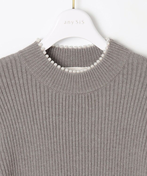 ANY SIS 【洗える】ネックパール調リブ ニット グレージュ