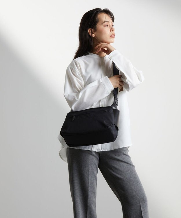 Y'SACCS 【ムック本掲載】【ナイロンタフタ×リサイクルレザー】デイリーショルダー　Sサイズ ブラック