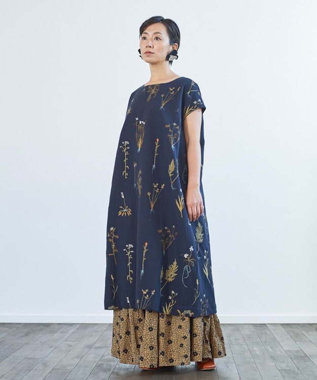 muuc ボタニカル刺繍のワンピースドレス ネイビー