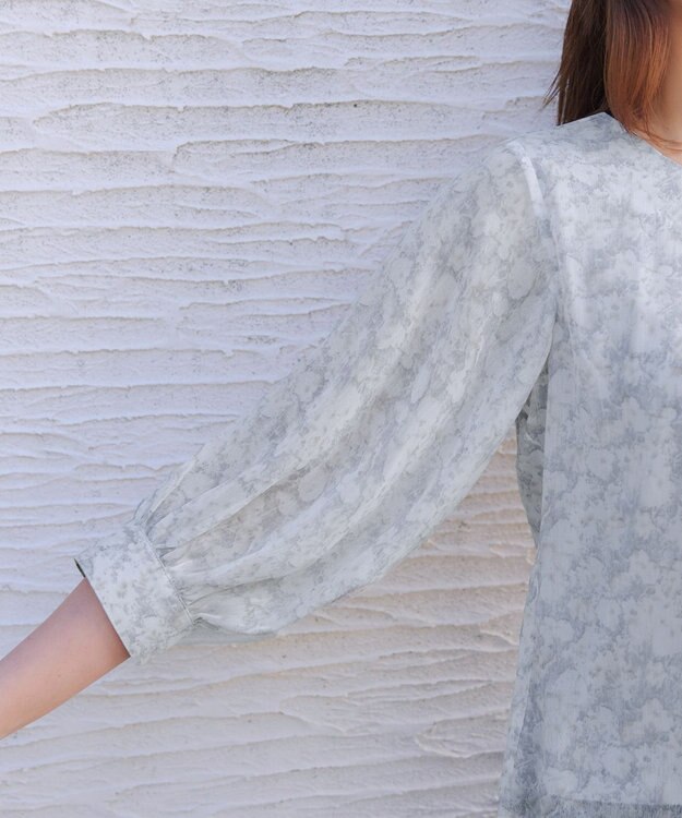 Tiaclasse L 水彩花柄シフォンブラウス グレー