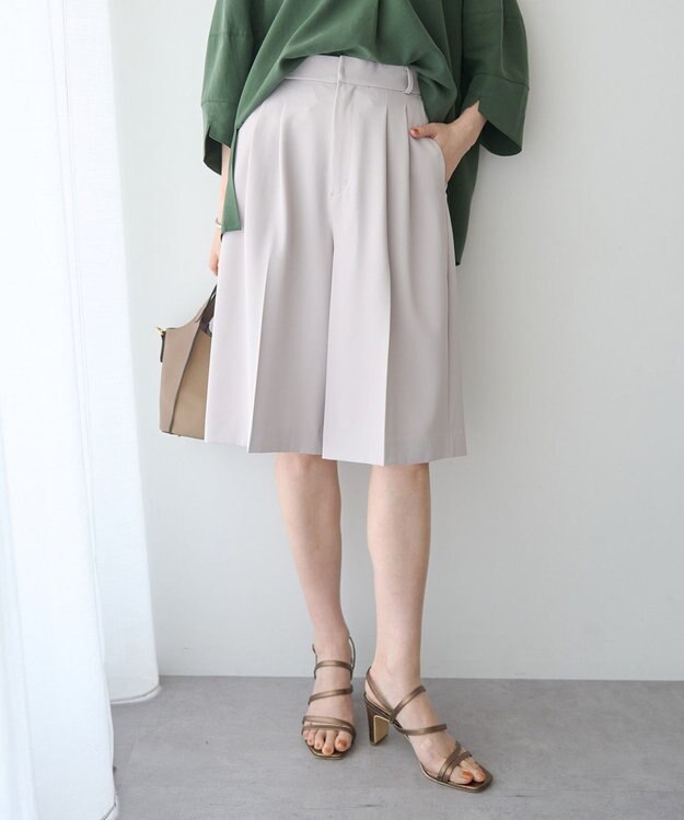 YECCA VECCA 【尾崎紗代子さん着用】タックハーフパンツ Gray Beige