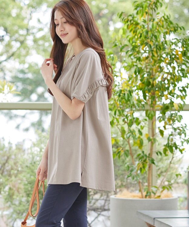 Tiaclasse L 【おのののかさん着用】「サマケア」バックヨークフリルチュニック グレージュ