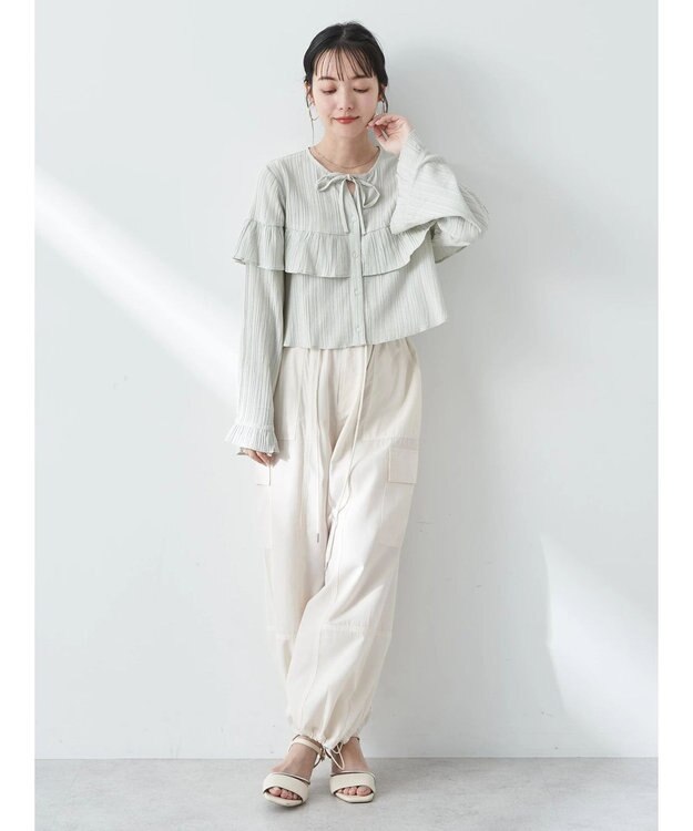 earth music&ecology フリル切替えショートブラウス Light Khaki