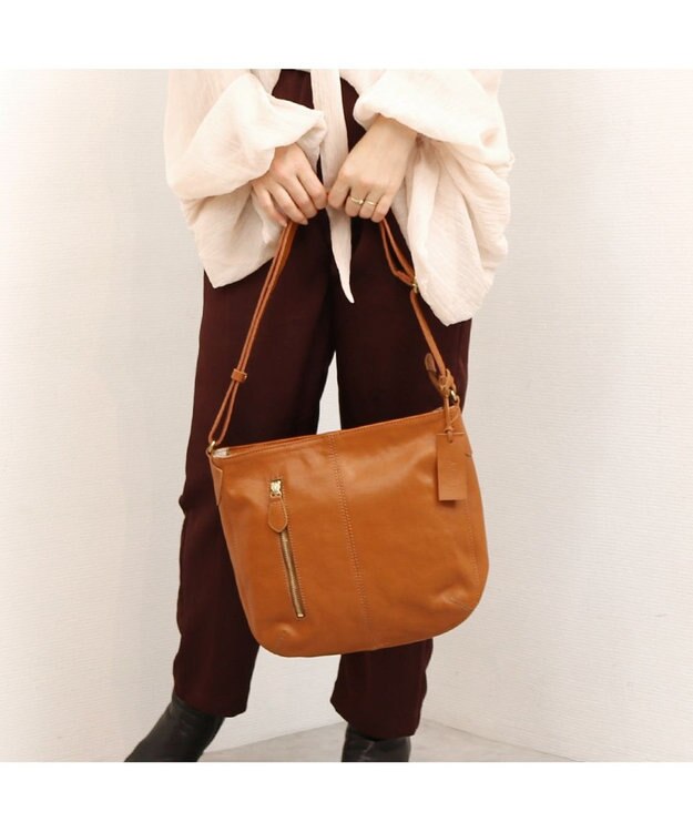 UNBILLION アトランタ ATLANTA / 牛革縦ファスナーショルダー キャメル