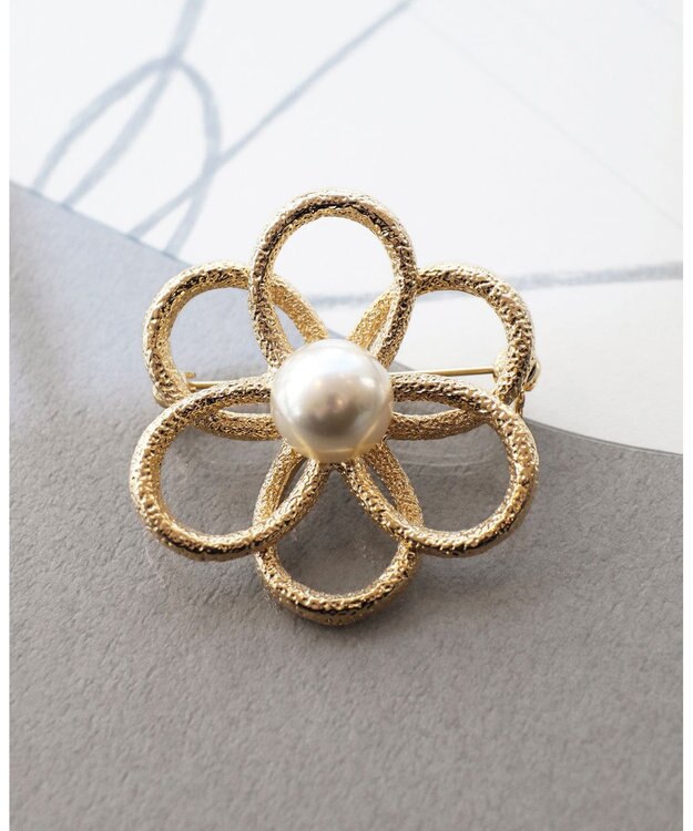 Tiaclasse 【安田美沙子さんスタイリングアイテム】フラワーモチーフブローチ ゴールド