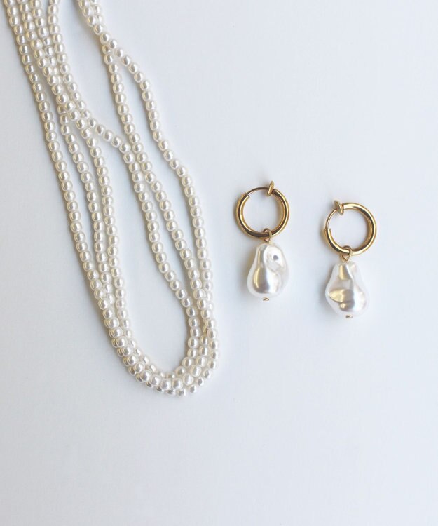 Phoebe <オンワード限定セット>3連ビーズパールネックレス×バランスバロックパールフープイヤリング ホワイト