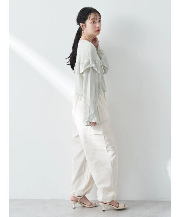 earth music&ecology フリル切替えショートブラウス Light Khaki