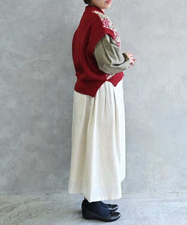 muuc 〈うっとり柔らか上質な極細繊維〉〈前身頃は希少なモヘアとシルク×後ろ身頃はウール100%〉フラワージャカード ベスト レッド