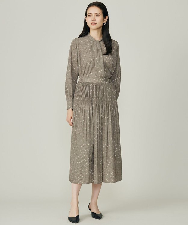 自由区 【カタログ掲載・セットアップ対応】ライトサテン ブラウス カーキ×オフ(変形ドット)