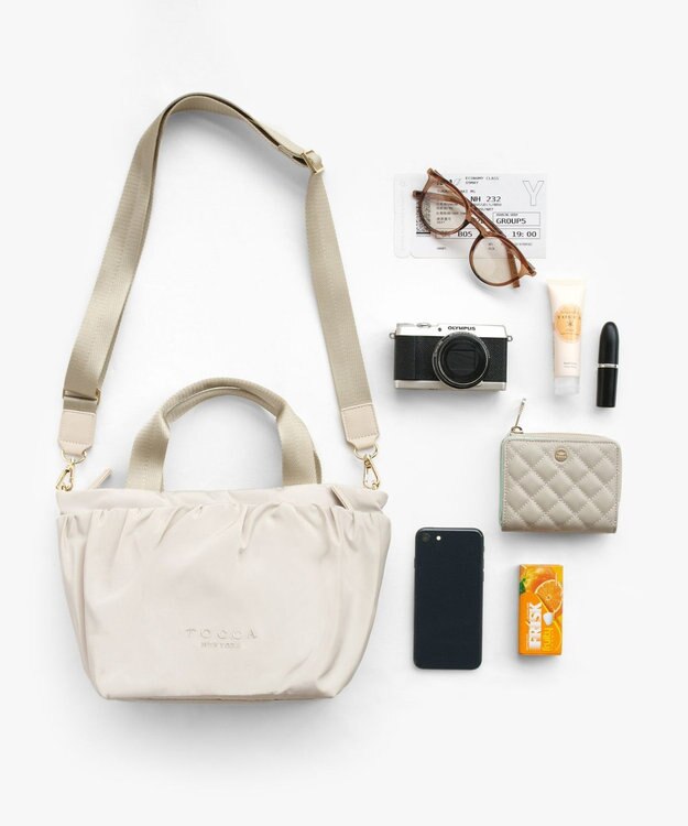 TOCCA TWISTY FORM BAG トートバッグ【WEB＆一部店舗限定】 アイボリー系