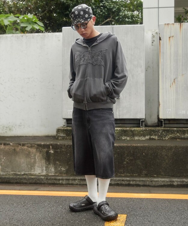 WEGO 【ユニセックス着用ITEM】ピグメントダメージアップリケZIPパーカー スミクロ