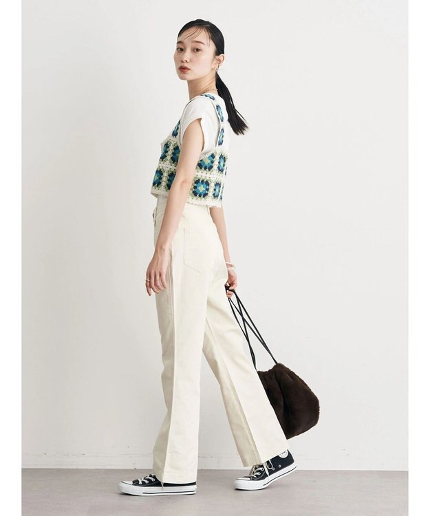 earth music&ecology カラーフレアパンツ Ivory