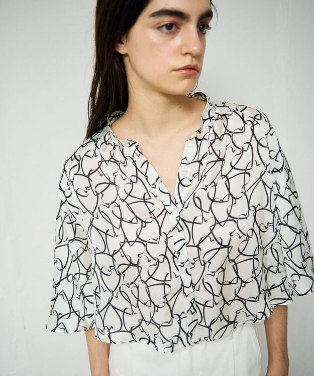 GRACE CONTINENTAL ラインハートケープブラウス ホワイト