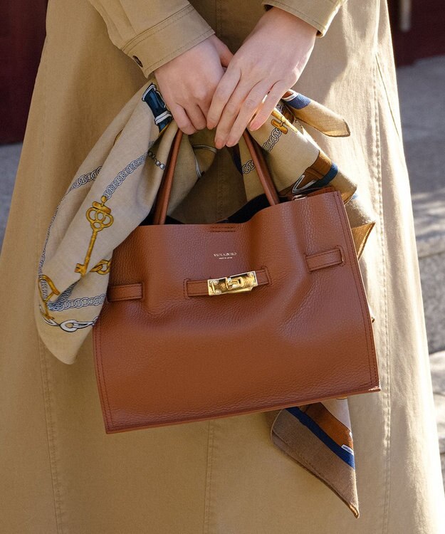 23区 【先行予約】VIOLAd'ORO イタリアンWフェイスレザー トートバッグ キャメル系