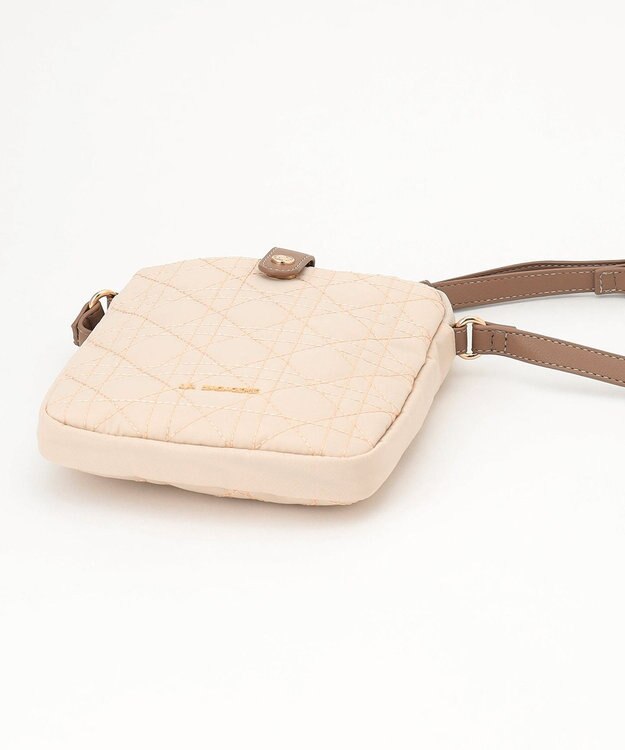 LA BAGAGERIE グリッドキルティングショルダー アイボリー