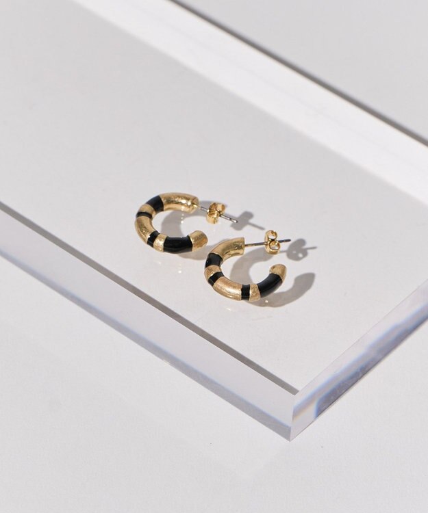 AMERICAN HOLIC ハーフカラーフープピアス Gold