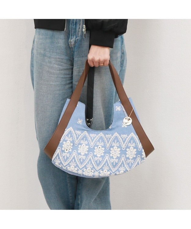 UNBILLION カシュカシュ cachecache / 刺繍生地トートバッグ ライトブルー