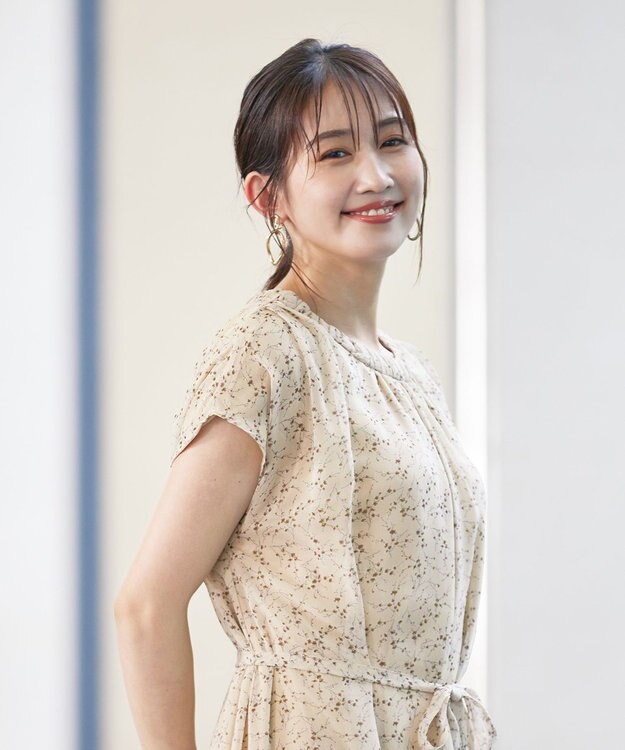 Tiaclasse 【洗える】花柄シフォン衿ギャザーワンピース ベージュ