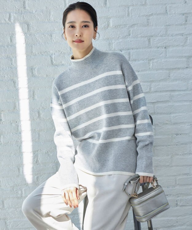 自由区 L 【WEB限定カラーあり・洗える】ウールカシミヤブレンドハイネック ニット [WEB限定]グレー×オフボーダー