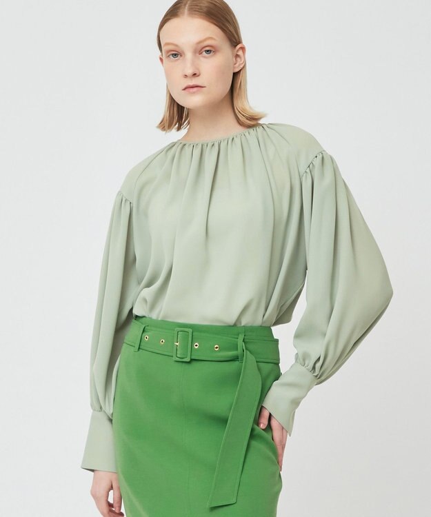 BEIGE， IRIS / ラウンドネックブラウス Sage