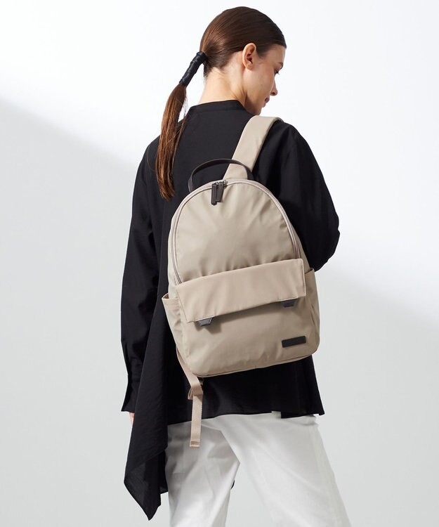 Y'SACCS ダブルタブ　トラベルデイパック ライトベージュ
