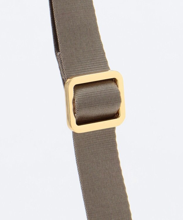 LA BAGAGERIE 【LA BAGAGERIE×HELLO KITTY】リボンチャーム付き　スクエアポシェット グレージュ