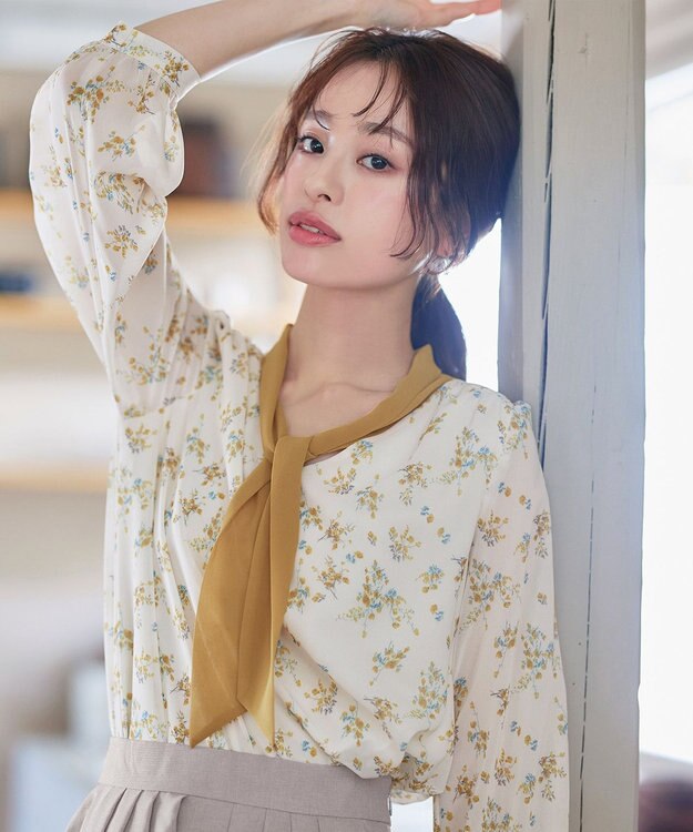 Tiaclasse 【洗える】花柄配色ボウタイブラウス オフホワイト×イエロー