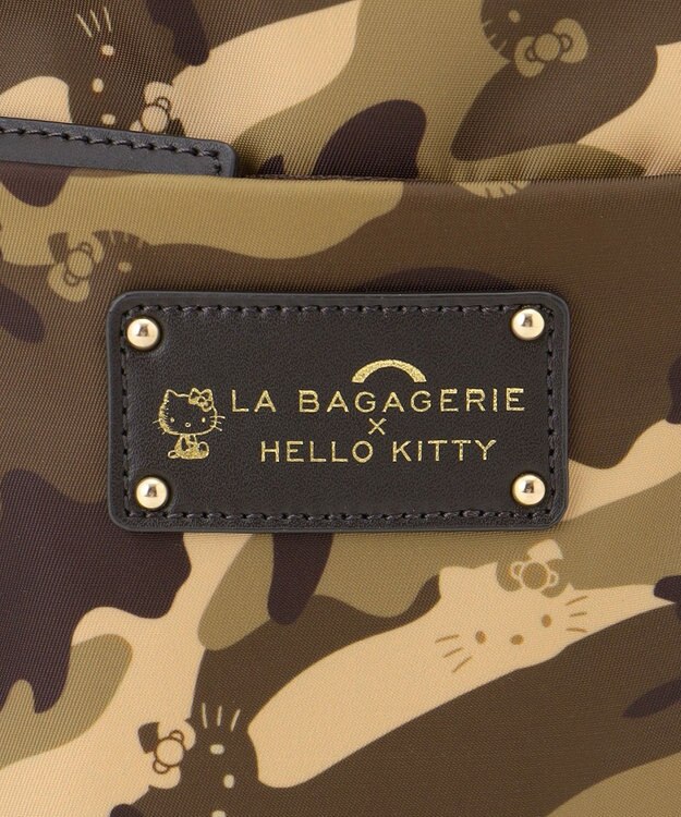 LA BAGAGERIE 【LA BAGAGERIE×HELLO KITTY】リボンチャーム付き　スクエアポシェット カーキ