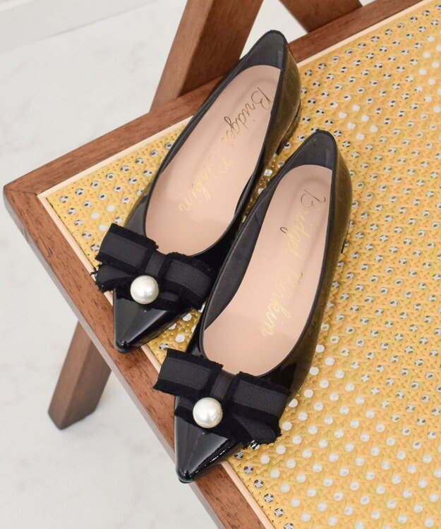 Bridget Birkin 【Bridget Birkin】パールリボンポインテッドパンプス ブラックエナメル