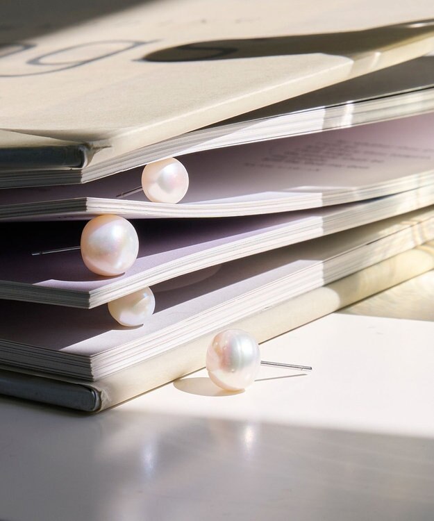 Phoebe 〈金属アレルギー対応〉シェルパール ミニマルスタッドピアス/ホワイト　1.0mmパール ホワイト