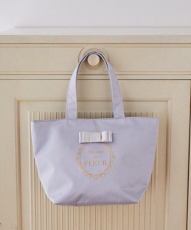Maison de FLEUR フレームロゴサテンバッグ Grayish Blue
