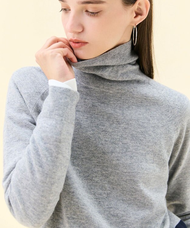 BEIGE， 【WEB限定・洗える】DEMING / バイカラーウールタートルネックニット Lt. Gray × Navy