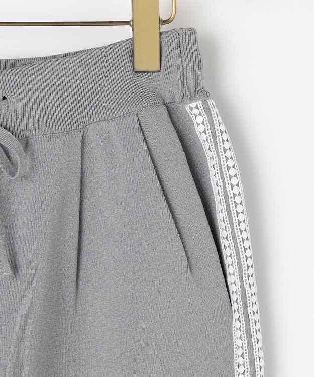 組曲 【組曲×setsuko sagittaire】レーシートラック パンツ ライトグレー系