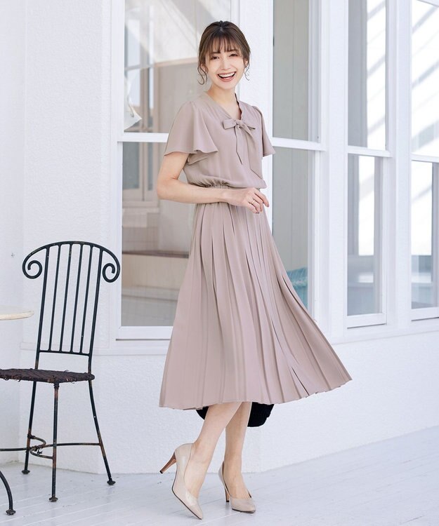 Tiaclasse 【洗える】リボンタイプリーツワンピース グレージュ