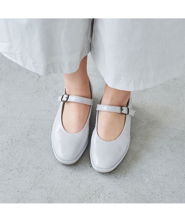 MODE ET JACOMO <D'ICI>ワンストラップローヒールパンプス ライトグレーエナメル