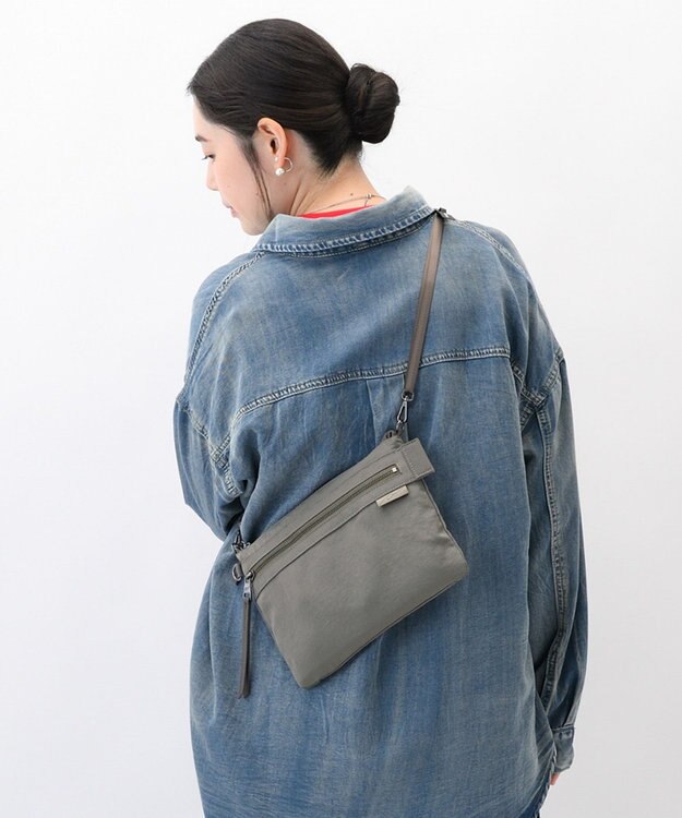 ACE BAGS & LUGGAGE W&.Day/Night キルッコ フラットショルダー 19141 ダブルアンドデイナイト ウォームグレー