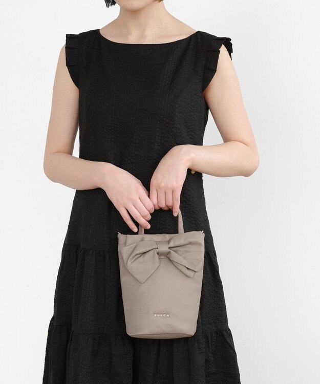 TOCCA 【泉里香さん着用】RIBBON KNOT NYLON MULTI BAG ナイロンマルチバッグ ベージュ系
